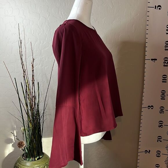 one Clothing XS burgundy top w/ long bell sleeves and open back. Sz XS. - Picture 6 of 10